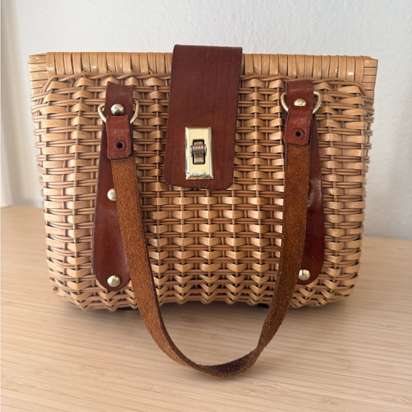 Vintage Handbags - Vintage Woven Rattan Handbag Purse